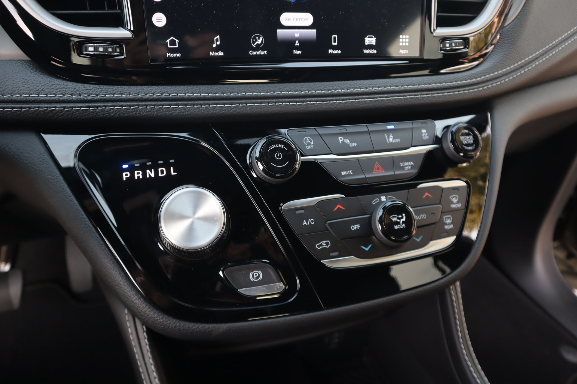 New 2027 Chrysler Pacifica Limited FWD image 9