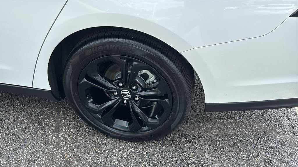 Certified 2025 Honda Accord SE image 9