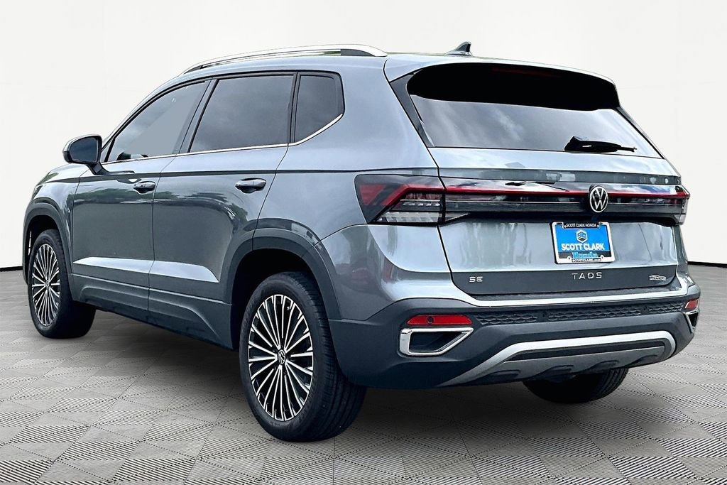 Used 2025 Volkswagen Taos SE FWD image 4
