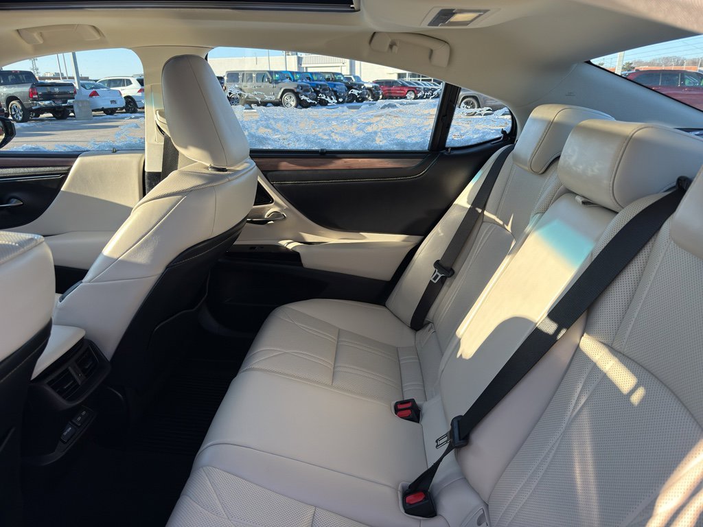 Used 2024 Lexus ES 350 Ultra Luxury w/ Accessory Package (Z1) image 33