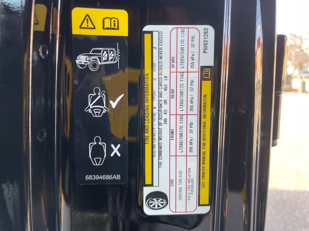 Used 2023 Jeep Wrangler Unlimited Rubicon 4xe w/ Cold Weather Group AWD/4WD image 31