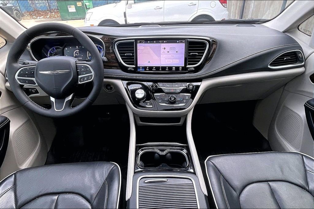 Used 2023 Chrysler Pacifica Limited image 15