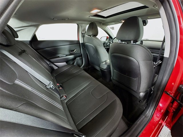 Used 2021 Hyundai Elantra SEL w/ Convenience + Premium Package image 26