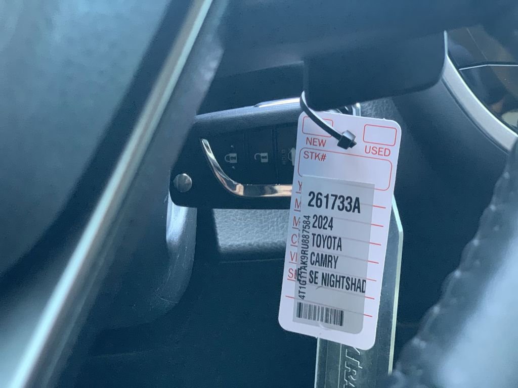 Used 2024 Toyota Camry SE FWD image 15