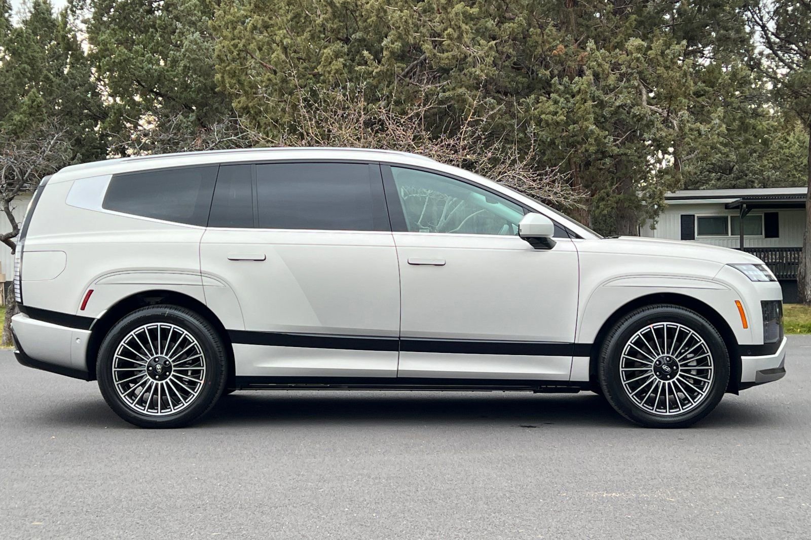 New 2026 Hyundai Ioniq 9 Calligraphy video 3