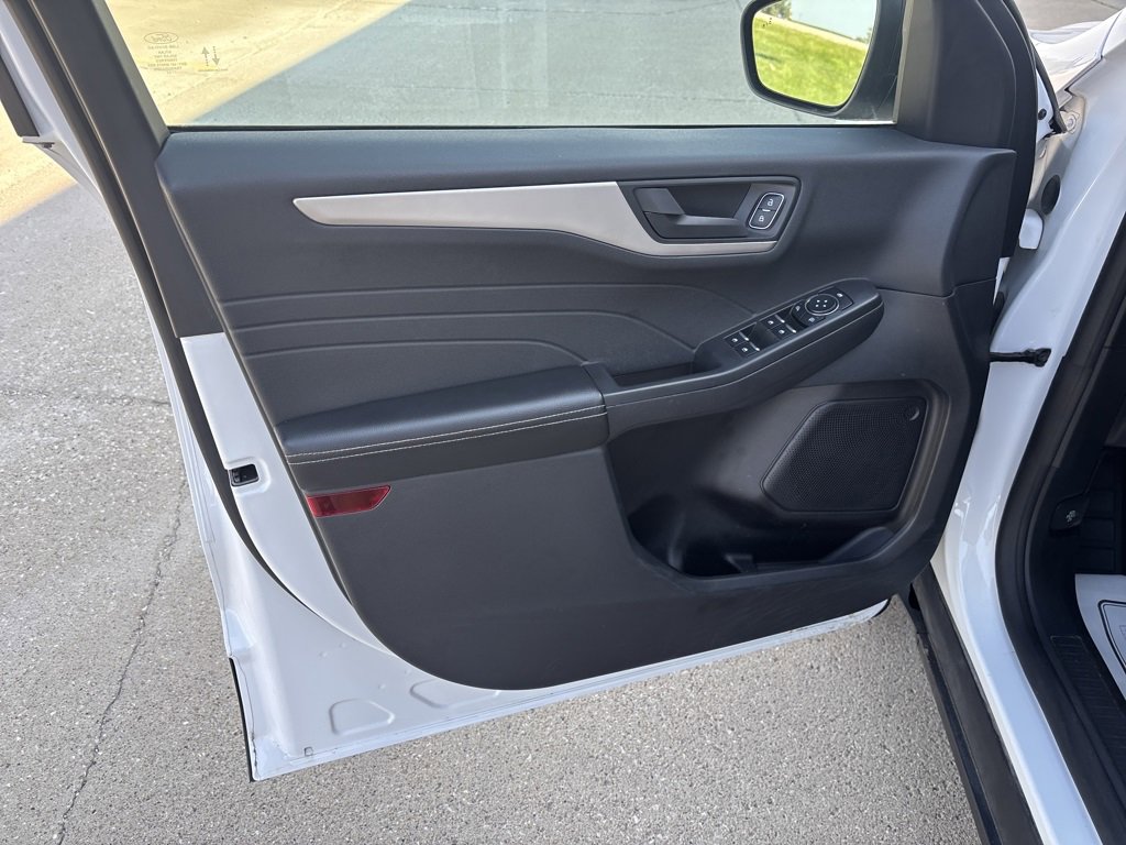 Used 2022 Ford Escape SE image 12