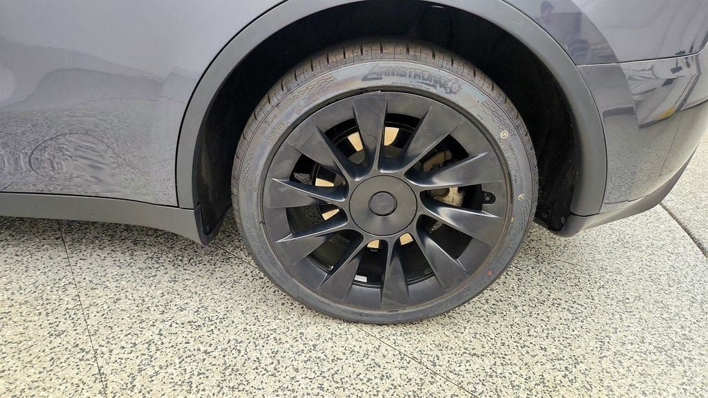 Used 2023 Tesla Model Y Long Range AWD/4WD image 9