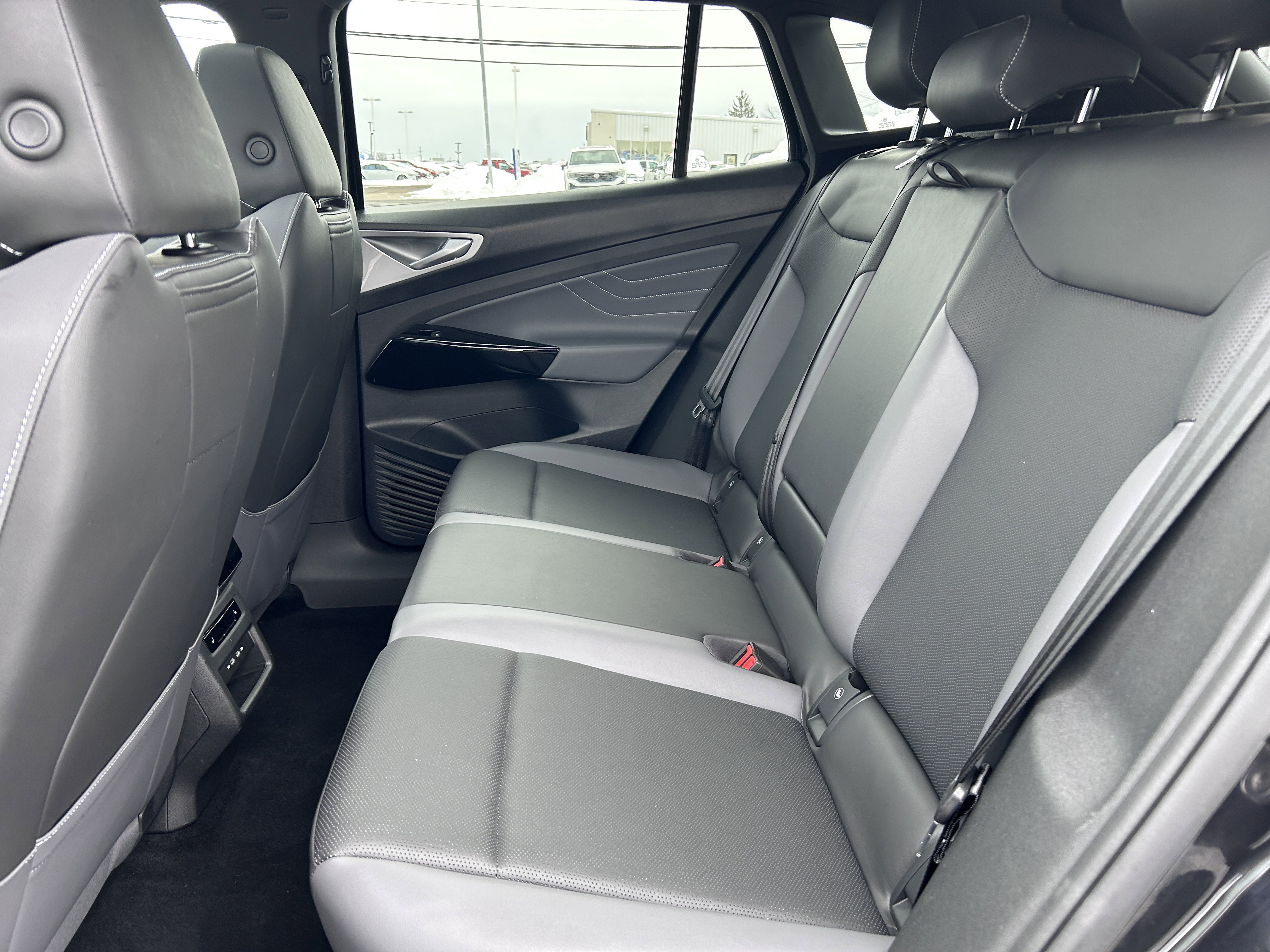 Used 2023 Volkswagen ID.4 Pro S Plus image 23