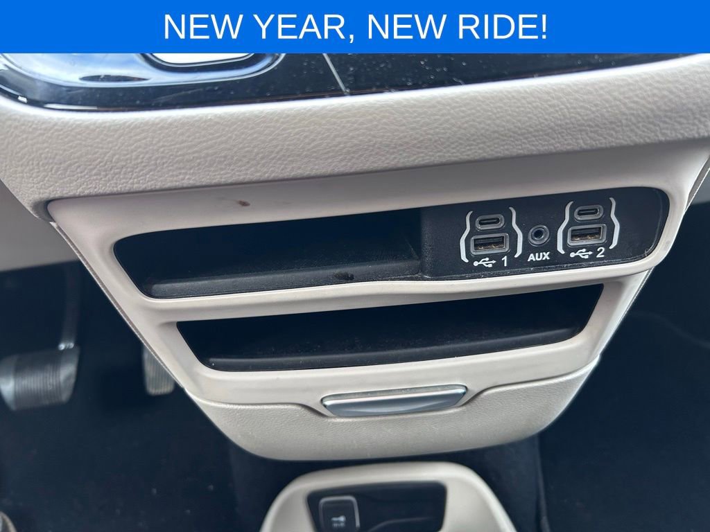 Used 2022 Chrysler Voyager LX image 19