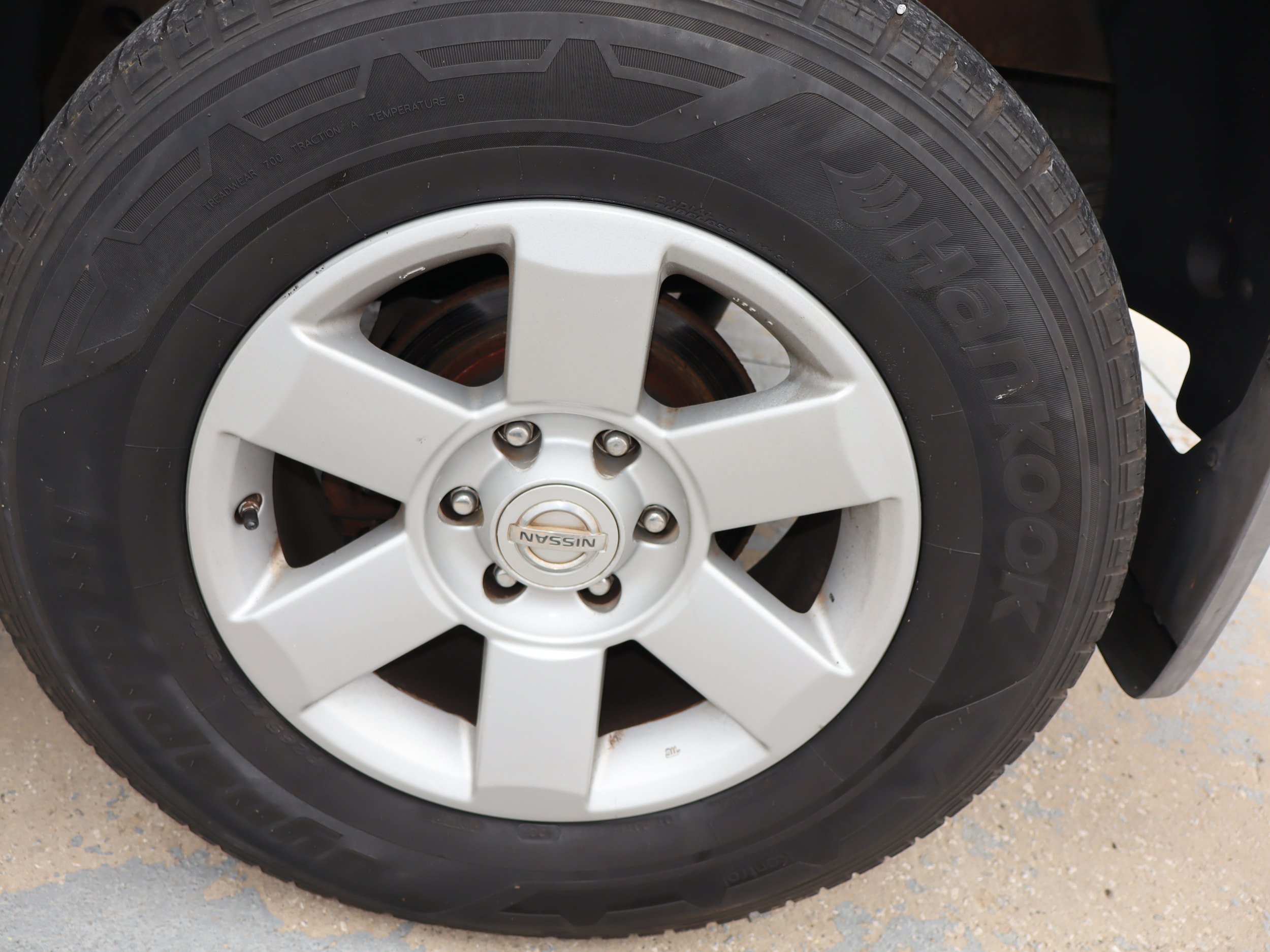 Used 2004 Nissan Titan LE AWD/4WD image 8