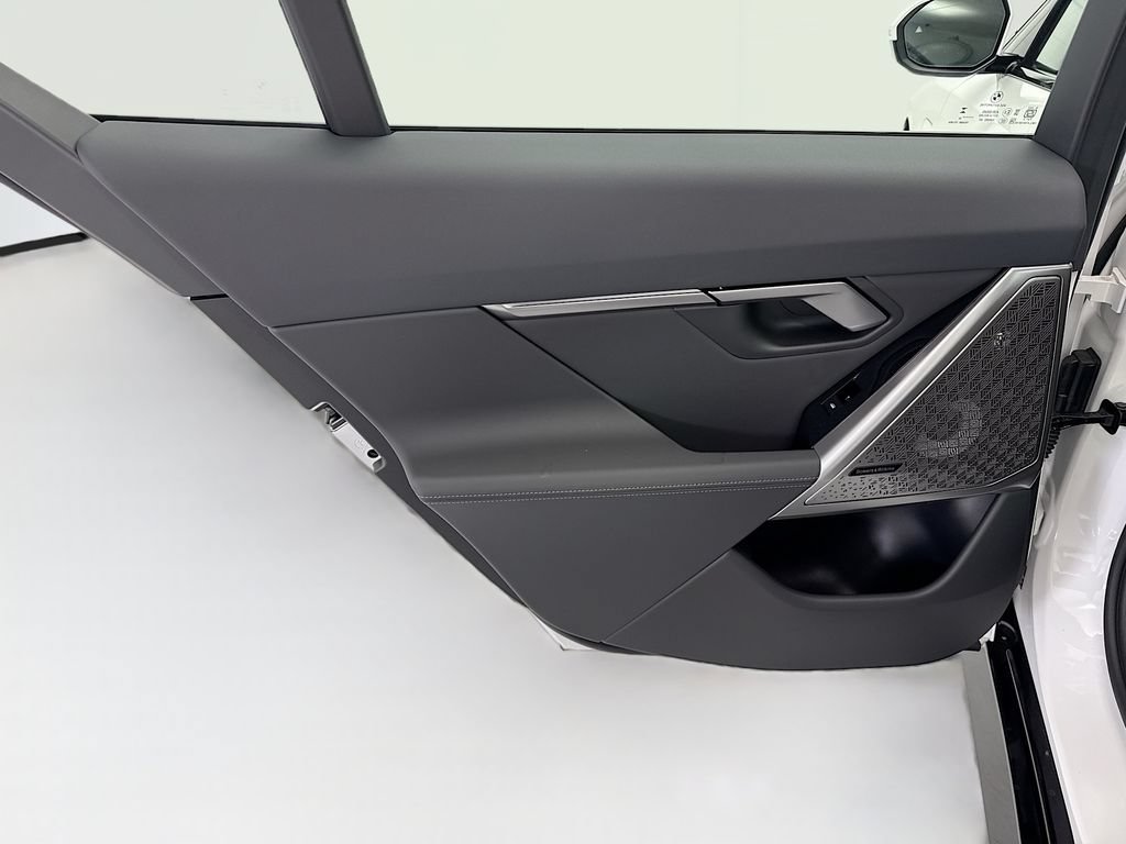 New 2027 BMW 550e xDrive AWD/4WD image 25