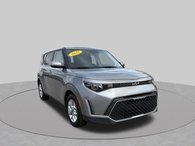 Used 2025 Kia Soul LX w/ LX Technology Package FWD image 8