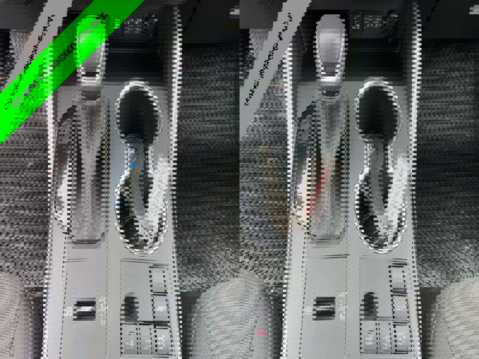 Used 2024 Toyota Highlander LE image 27