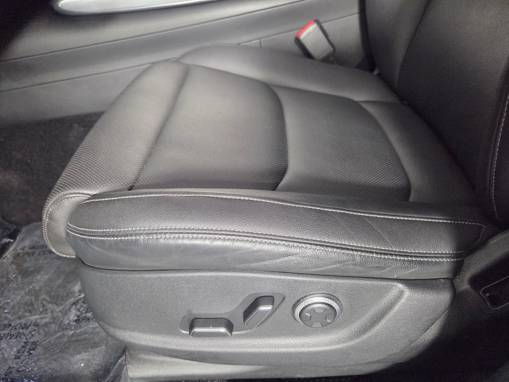Used 2023 Genesis GV70 2.5T w/ Select Package AWD/4WD image 10
