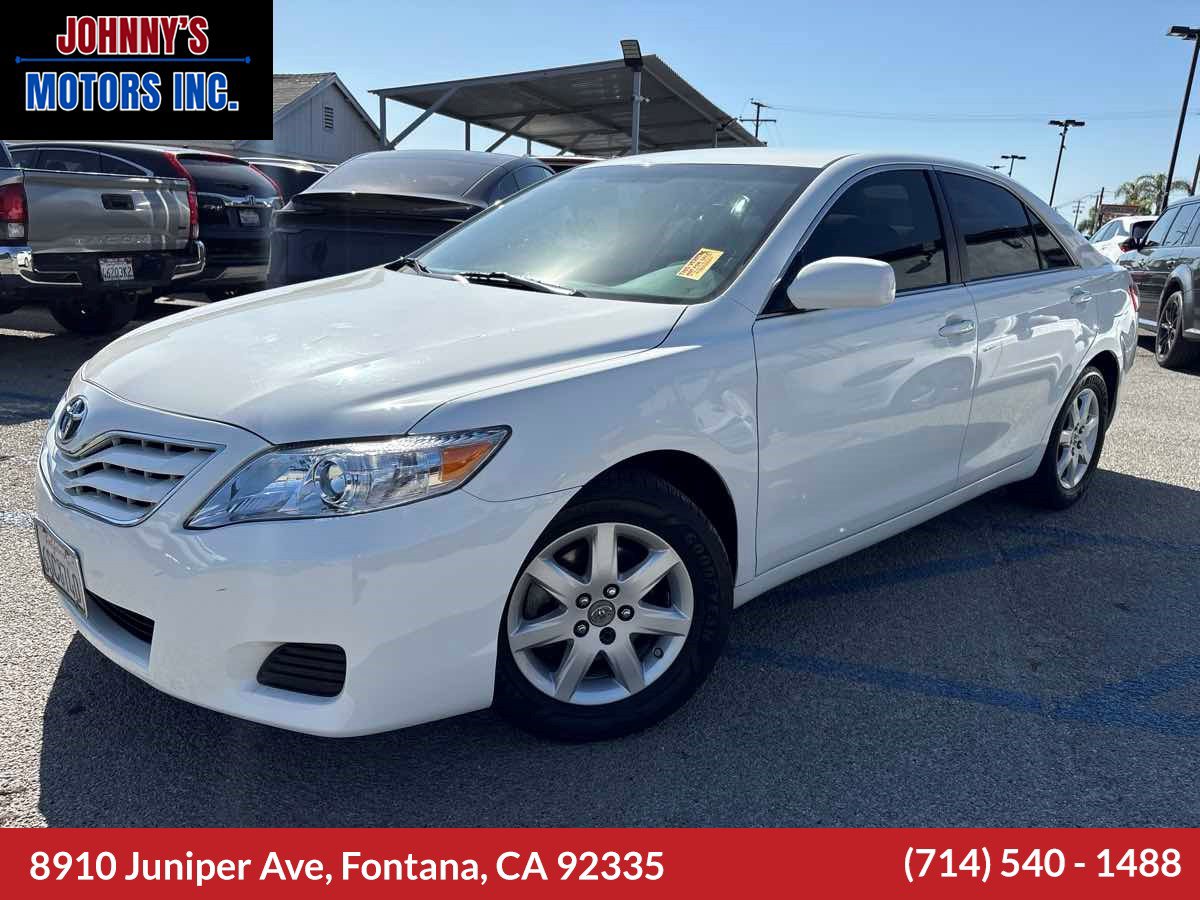 Used 2011 Toyota Camry LE image 1