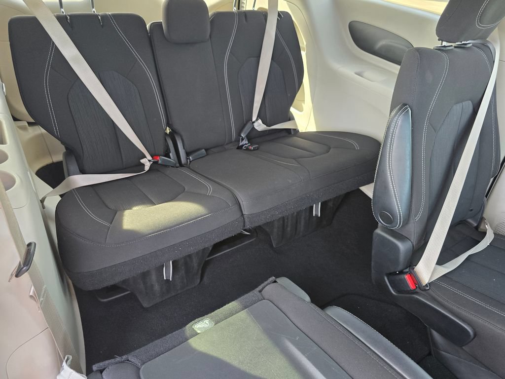 Used 2023 Chrysler Voyager LX FWD image 18