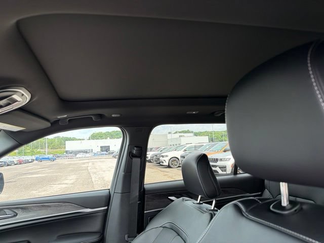 New 2026 Jeep Grand Cherokee L Limited AWD/4WD image 15