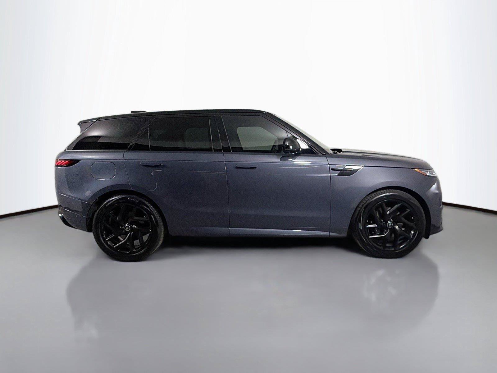 Used 2025 Land Rover Range Rover Sport Dynamic SE AWD/4WD image 4