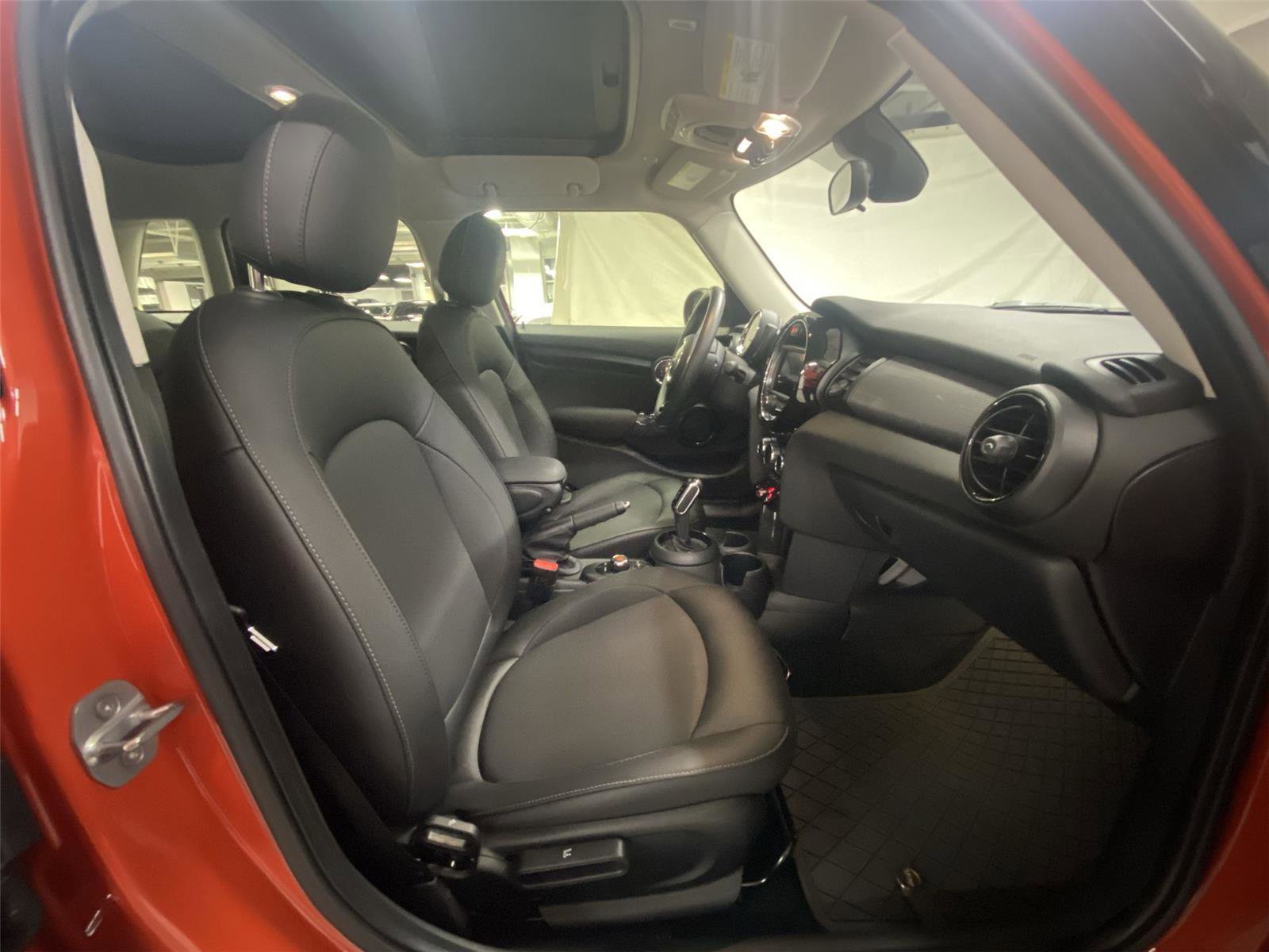 Used 2020 MINI Cooper 4-Door Hardtop FWD image 29