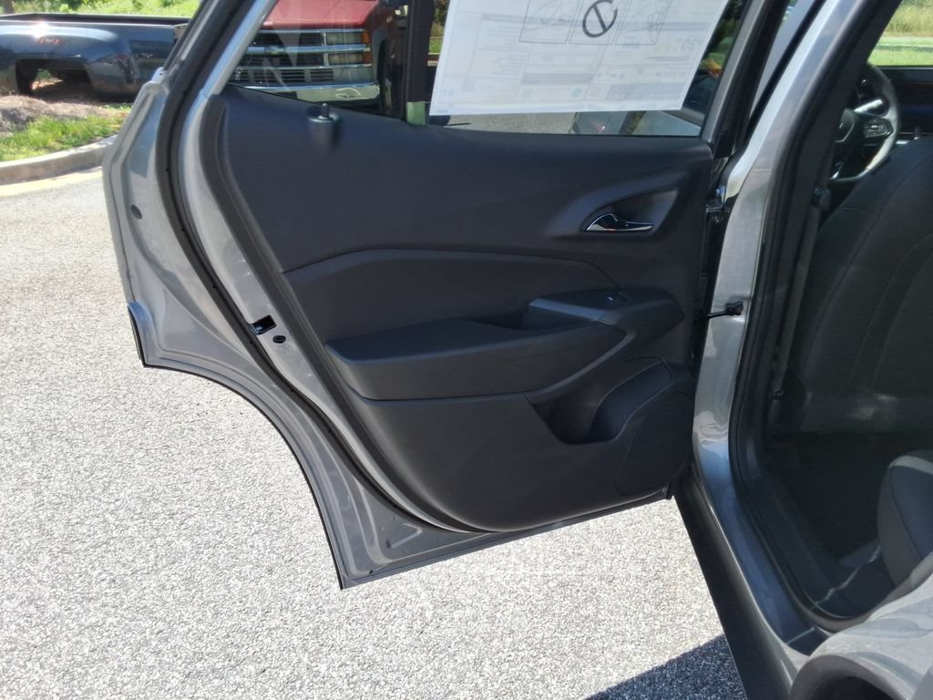 New 2026 Chevrolet Trax RS w/ Sunroof Package FWD image 15