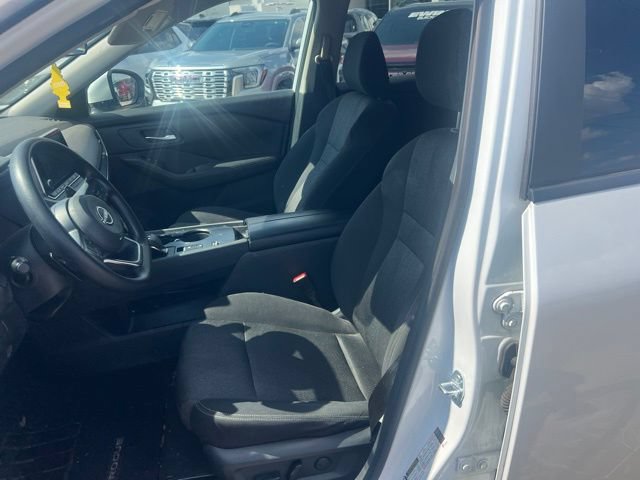 Used 2024 Nissan Rogue SV FWD image 6