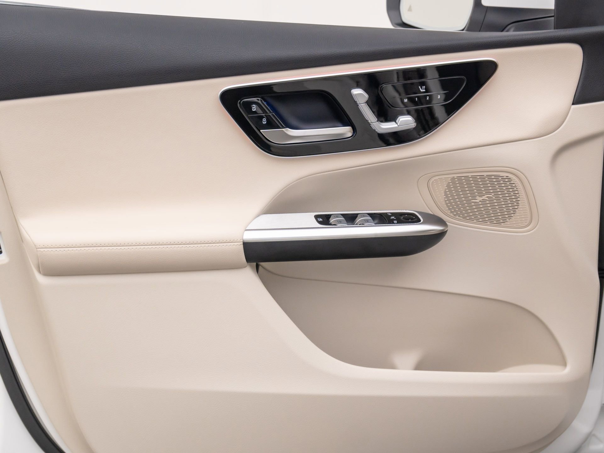 New 2025 Mercedes-Benz GLC 350e 4MATIC image 14