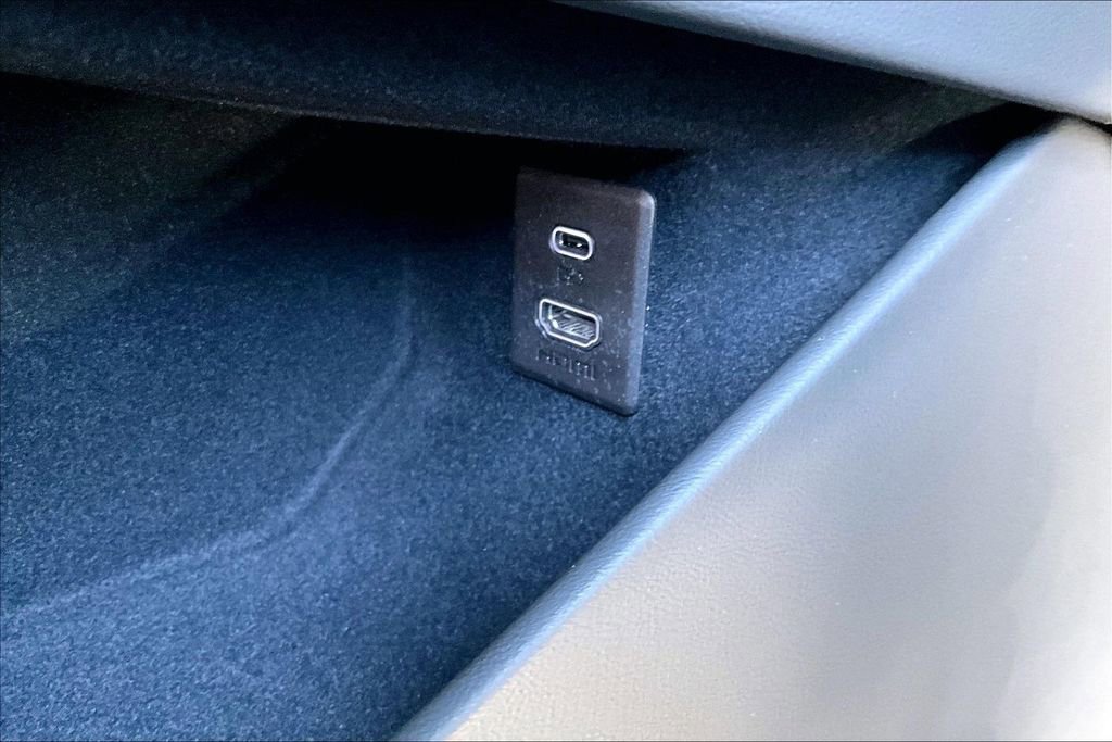 New 2026 Cadillac Escalade ESV 2WD w/ LPO, Floor Liner Package image 19