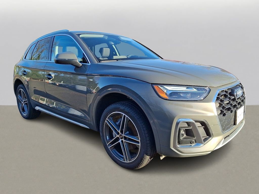 Used 2023 Audi Q5 e Premium w/ Convenience Package AWD/4WD image 3