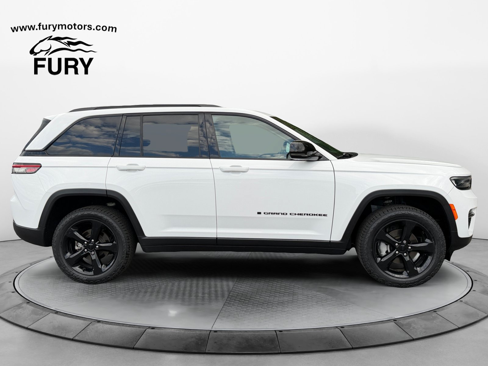Used 2023 Jeep Grand Cherokee Limited w/ Black Appearance Package AWD/4WD image 3