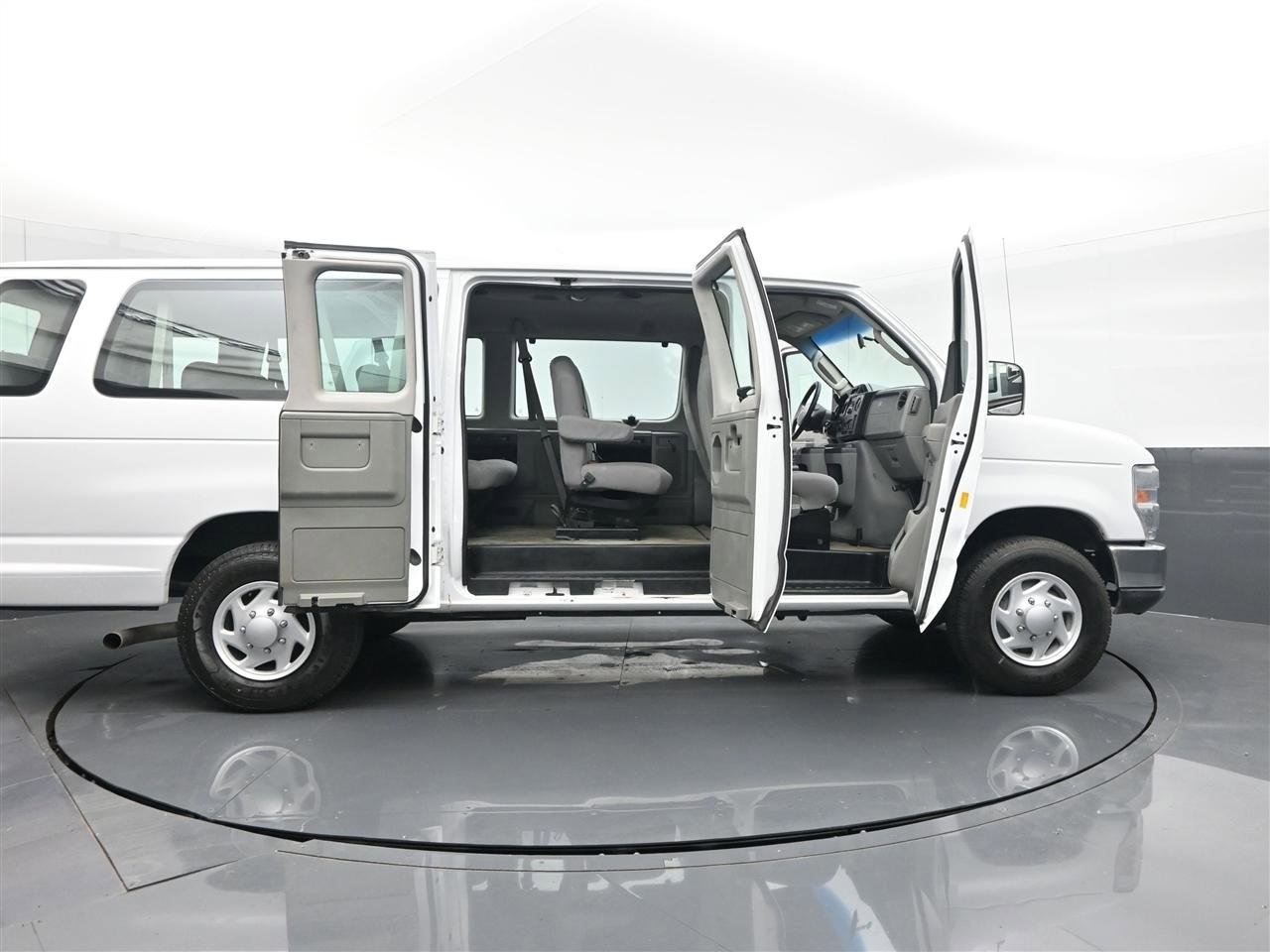 Used 2014 Ford E-350 and Econoline 350 XLT RWD image 39