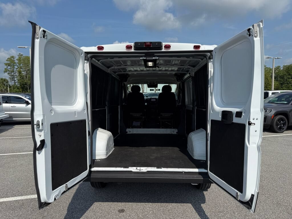 Used 2025 RAM ProMaster 2500 w/ Convenience Group FWD image 15