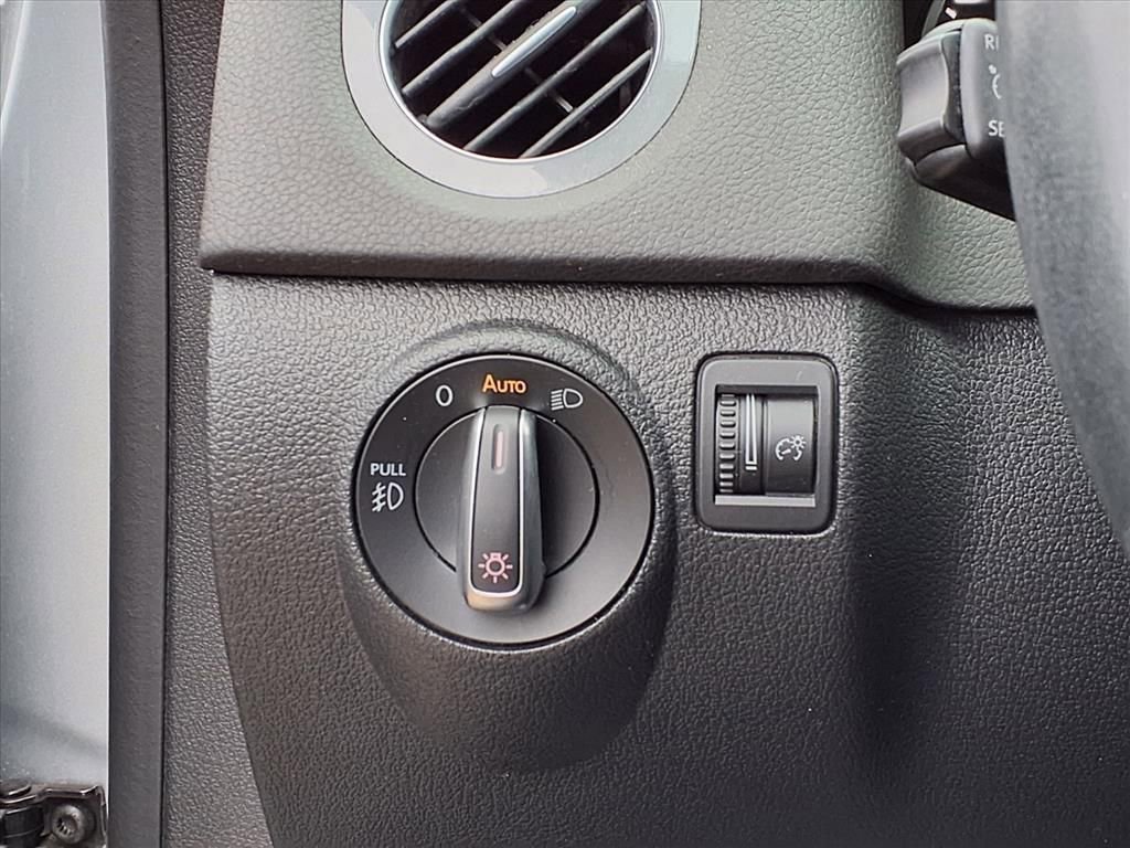 Used 2017 Volkswagen Tiguan Sport image 17