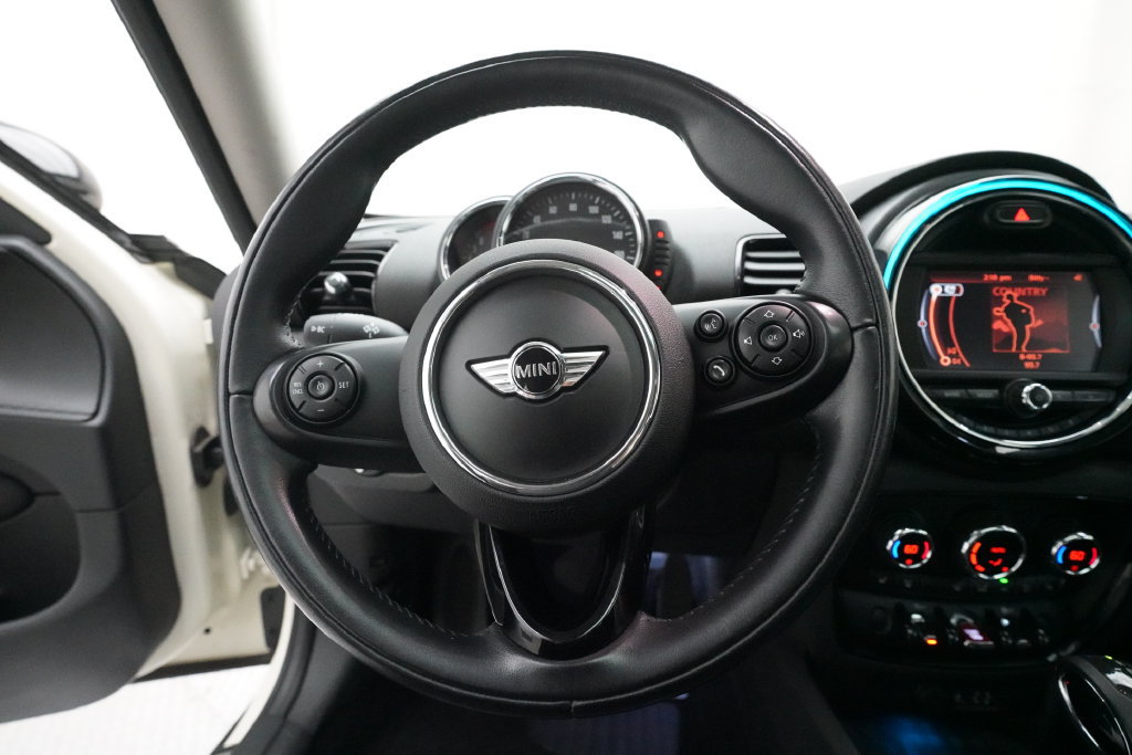 Used 2016 MINI Cooper Clubman FWD image 4