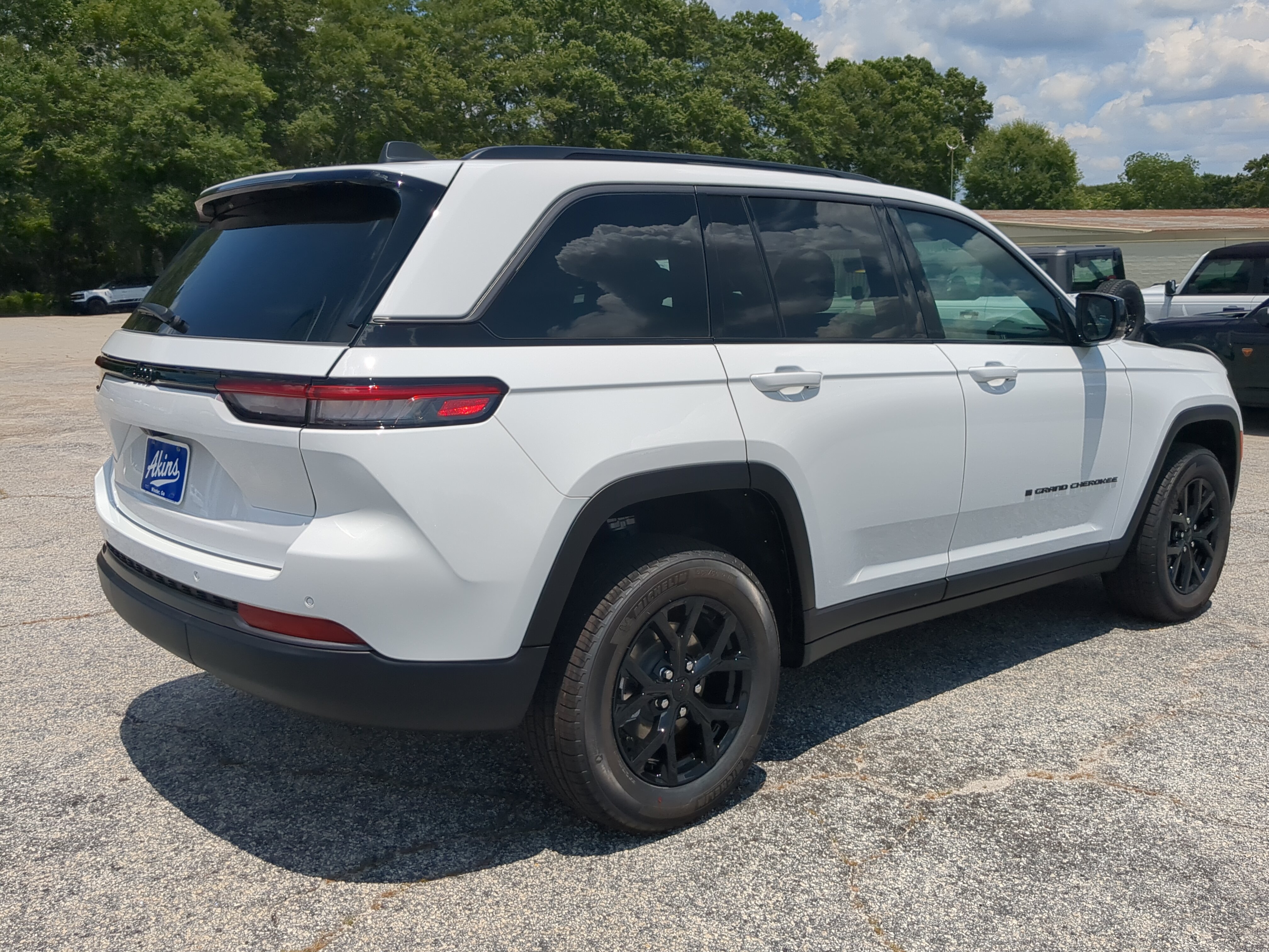 New 2026 Jeep Grand Cherokee Altitude RWD image 3