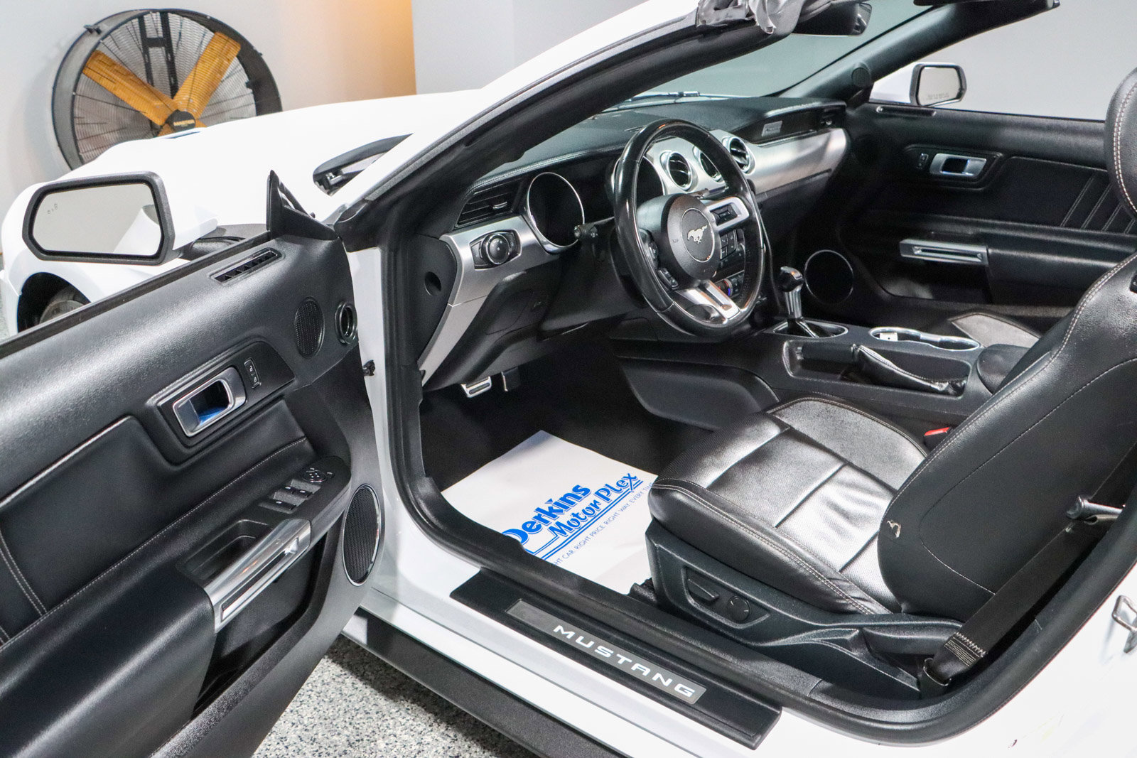 Used 2022 Ford Mustang Premium image 3