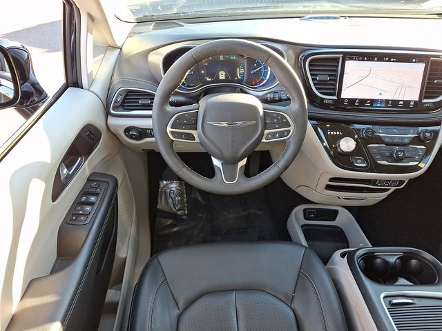Used 2024 Chrysler Pacifica Select FWD image 15