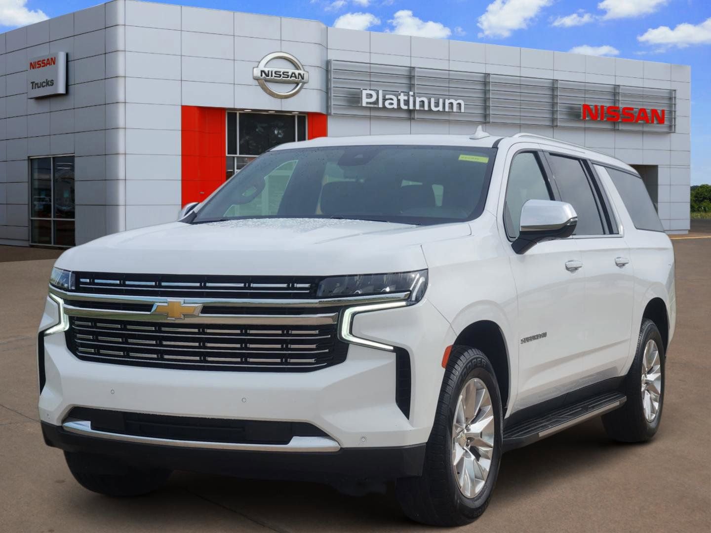 Used 2023 Chevrolet Suburban Premier RWD image 2