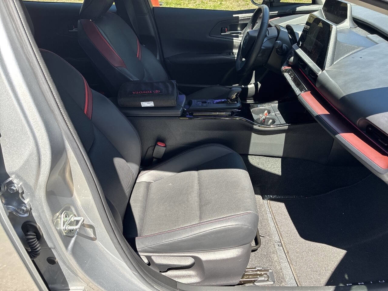 Used 2023 Toyota Prius Prime FWD image 37