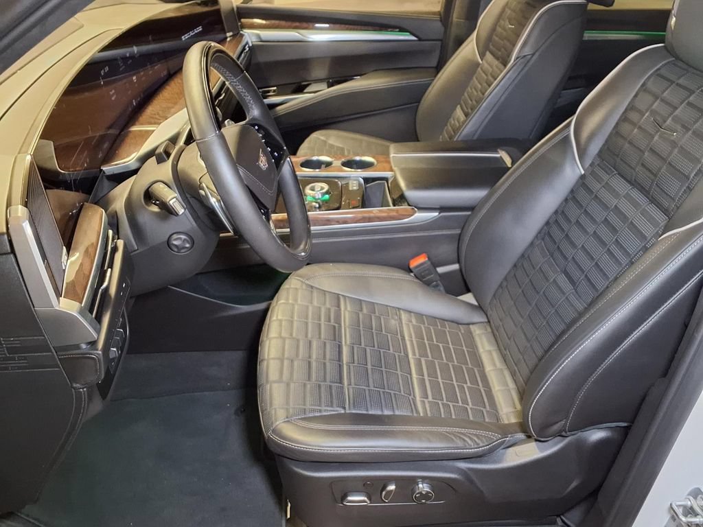 Certified 2025 Cadillac Escalade Sport Platinum AWD/4WD image 12