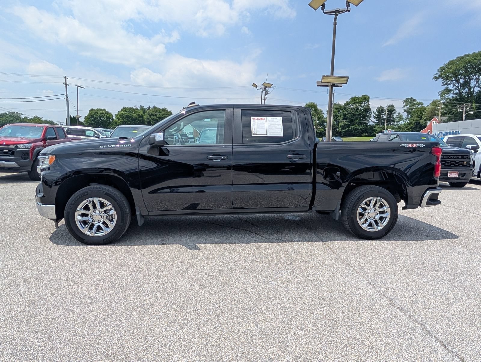 Used 2023 Chevrolet Silverado 1500 LT AWD/4WD image 6