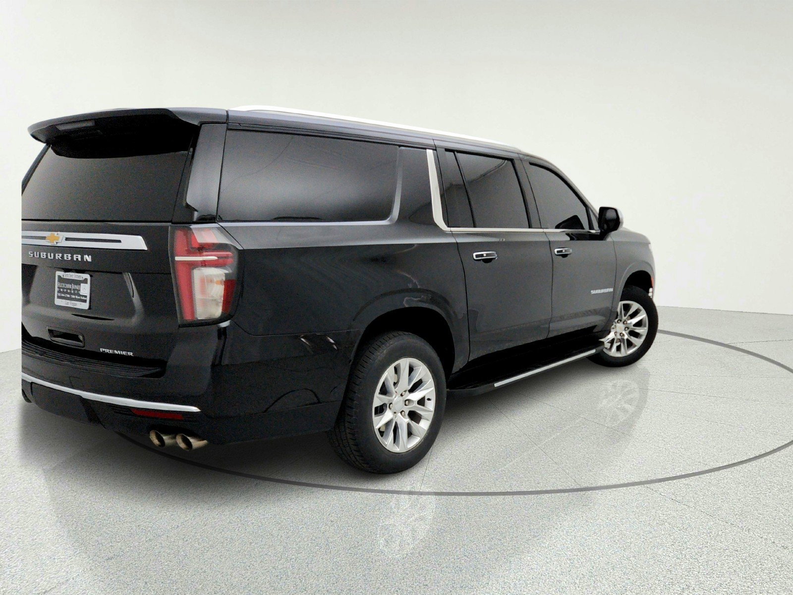 Used 2023 Chevrolet Suburban Premier RWD image 9