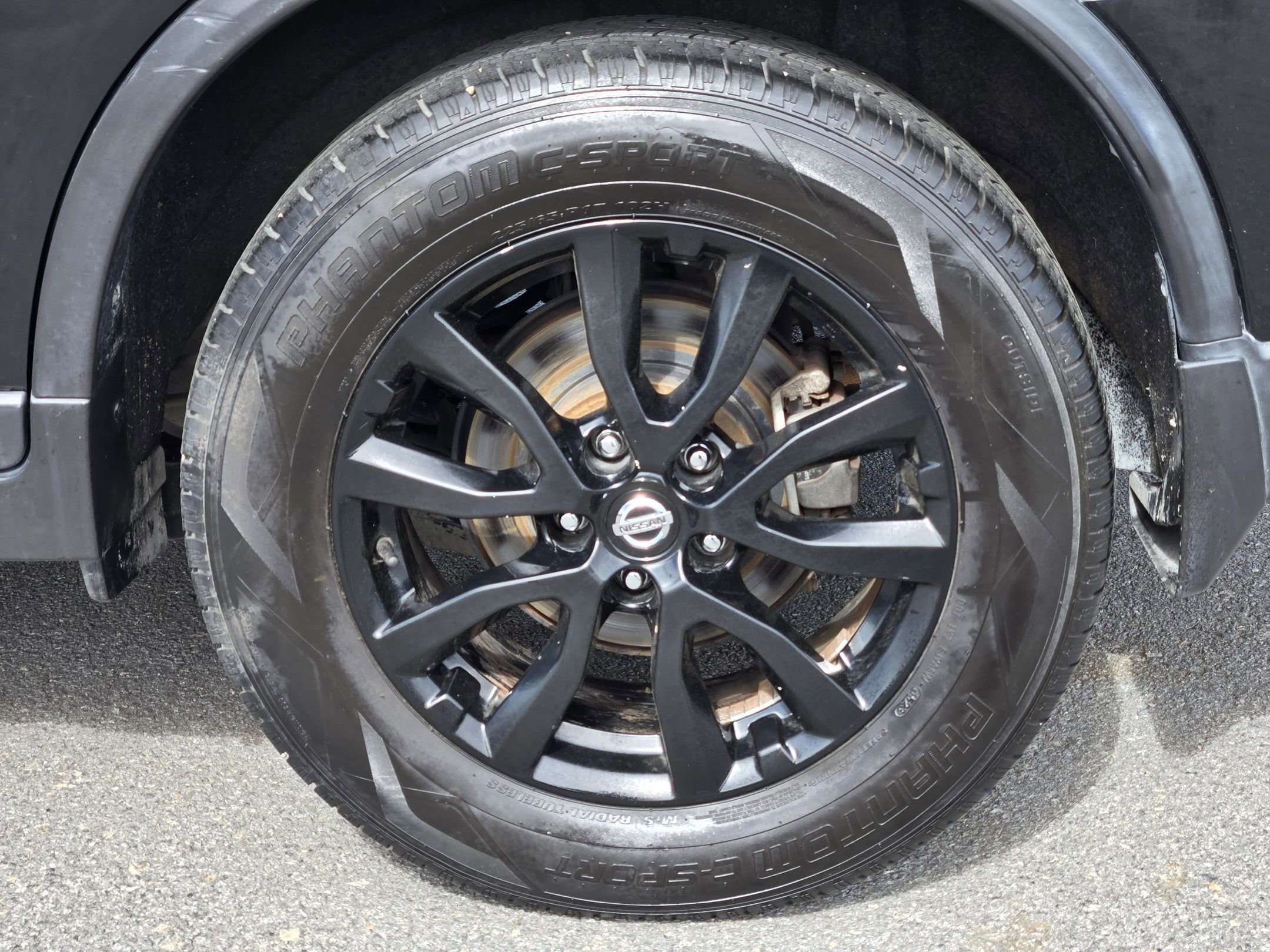 Used 2018 Nissan Rogue SV w/ Premium Package image 17