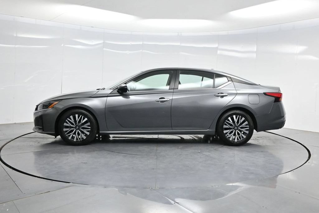 Used 2024 Nissan Altima 2.5 SV FWD image 40