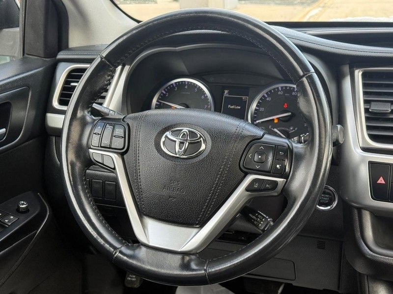 Used 2019 Toyota Highlander SE image 15