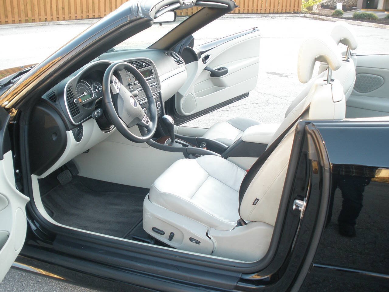 Used 2009 Saab 9-3 2.0T w/ Cold Weather Package FWD image 24