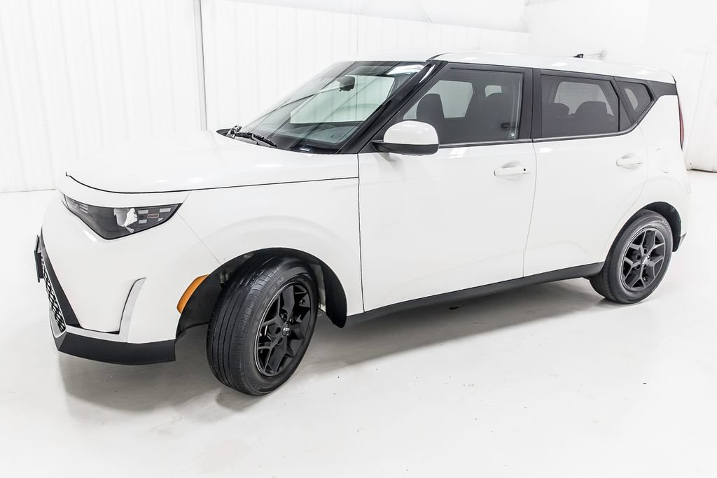Used 2023 Kia Soul S FWD image 3