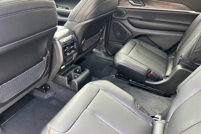 New 2026 Jeep Grand Cherokee L Limited AWD/4WD image 9