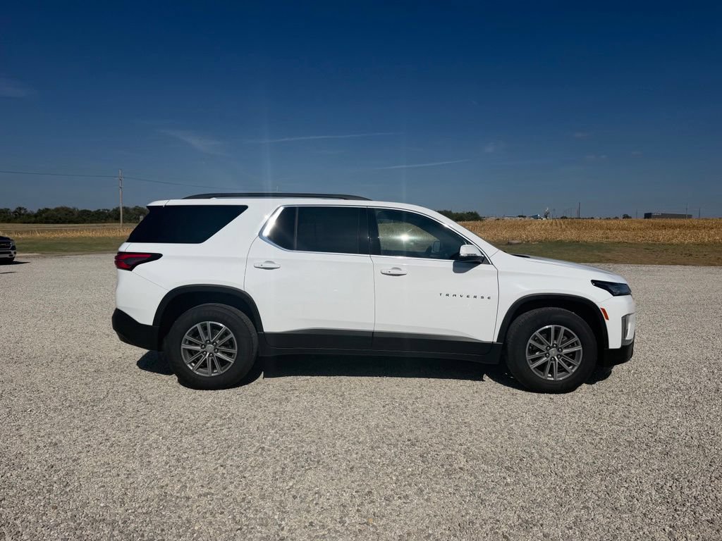 Used 2023 Chevrolet Traverse LT FWD image 2