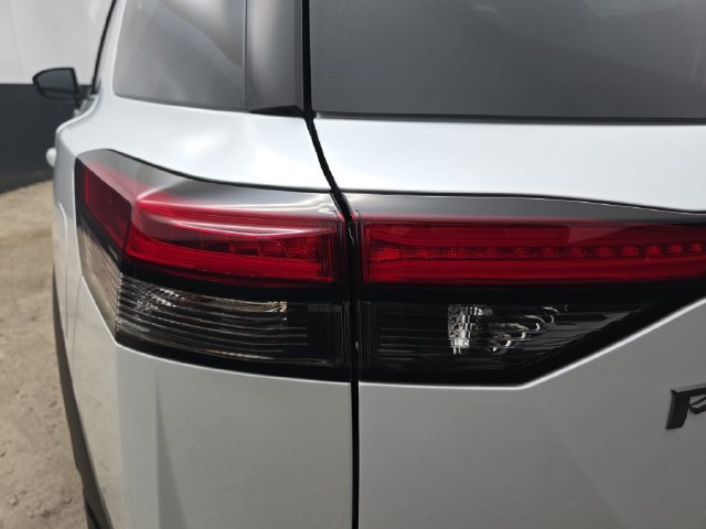 New 2026 Nissan Pathfinder SL w/ SL Premium Package FWD image 17