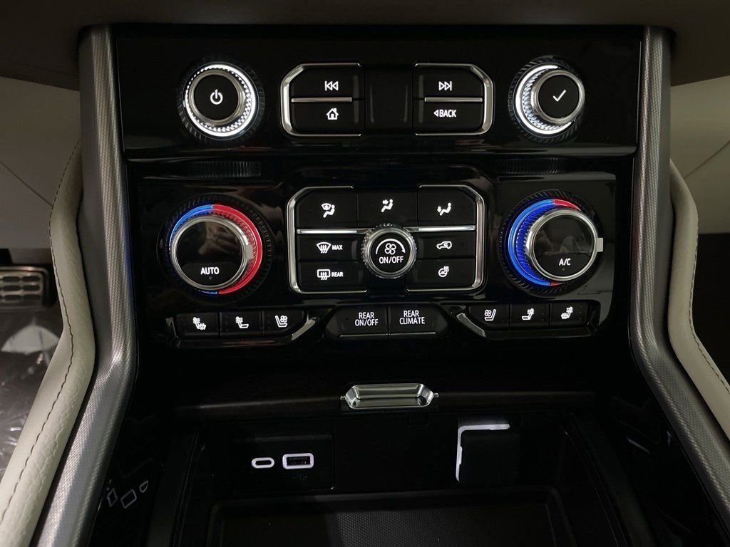 Used 2024 GMC Yukon XL Denali w/ Advanced Technology Package image 16